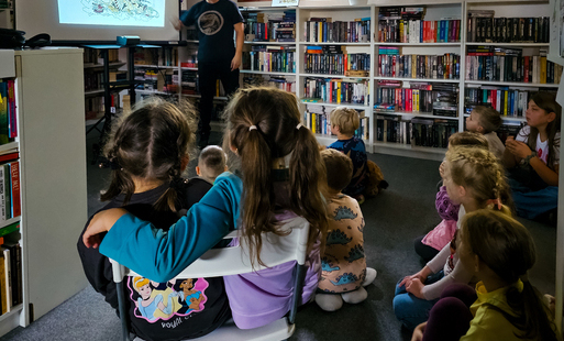 Zdjęcie do Dinozaury zafascynowały małych paleontolog&oacute;w w Bibliotece